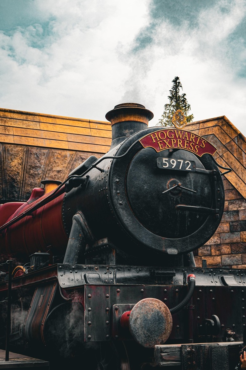 Hogwarts Express Locomotive 5972