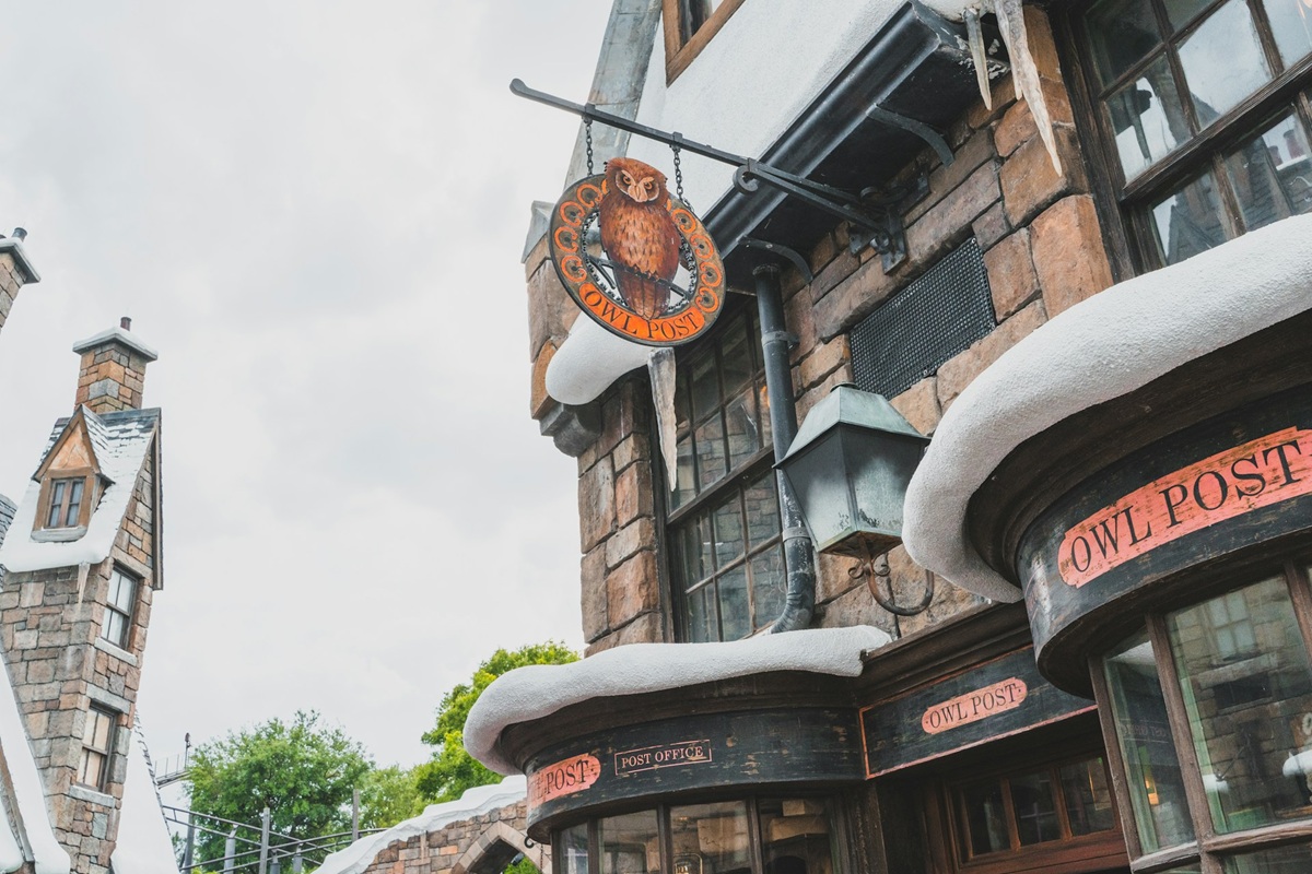 Owl post office in Hogsmeade