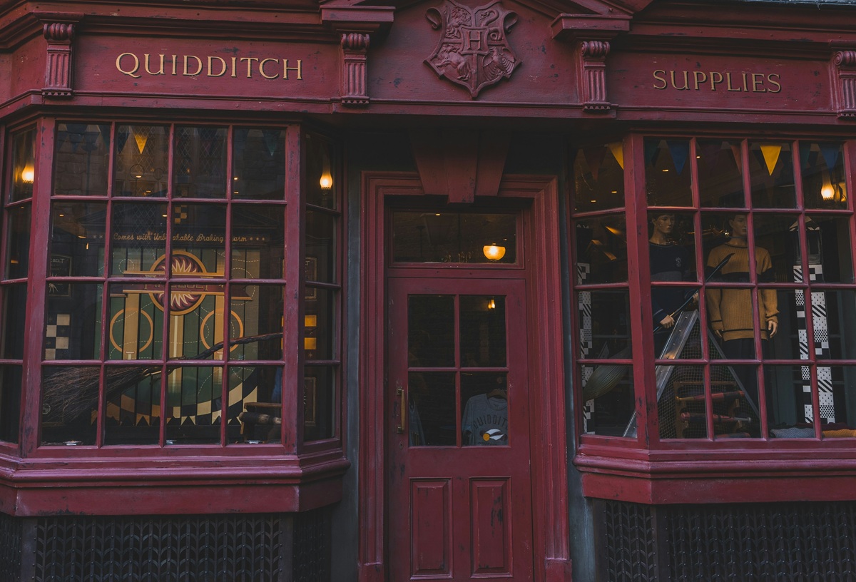 Quidditch Supplies shop in Diagon Alley