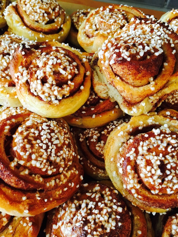 Plate of cinnamon buns